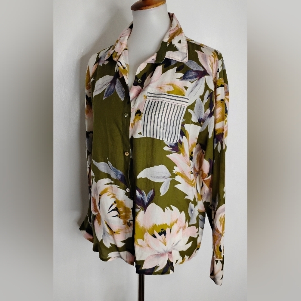 STARS ABOVE FLORAL BLOUSE - Picture 7 of 9